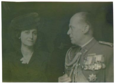 General Uhagón con su mujer